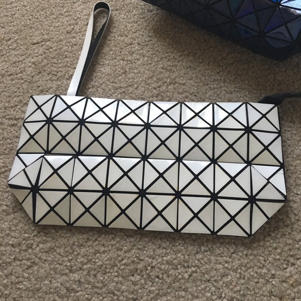 POUCH